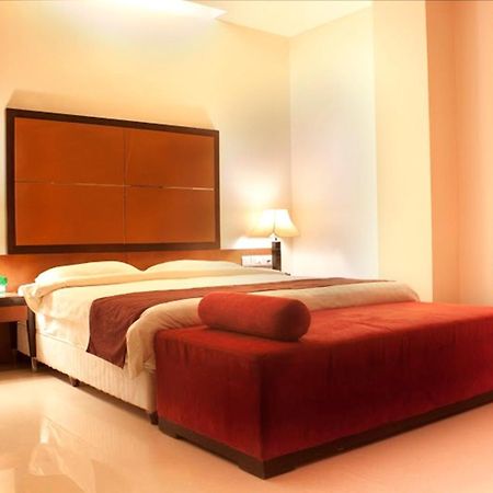 Hotel Sara Regency Kumbakonam Esterno foto