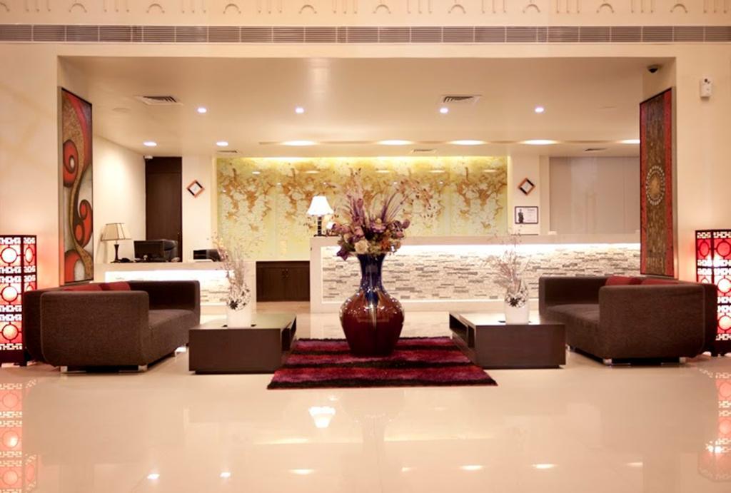 Hotel Sara Regency Kumbakonam Esterno foto
