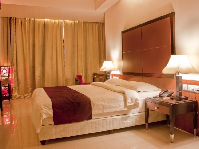 Hotel Sara Regency Kumbakonam Esterno foto