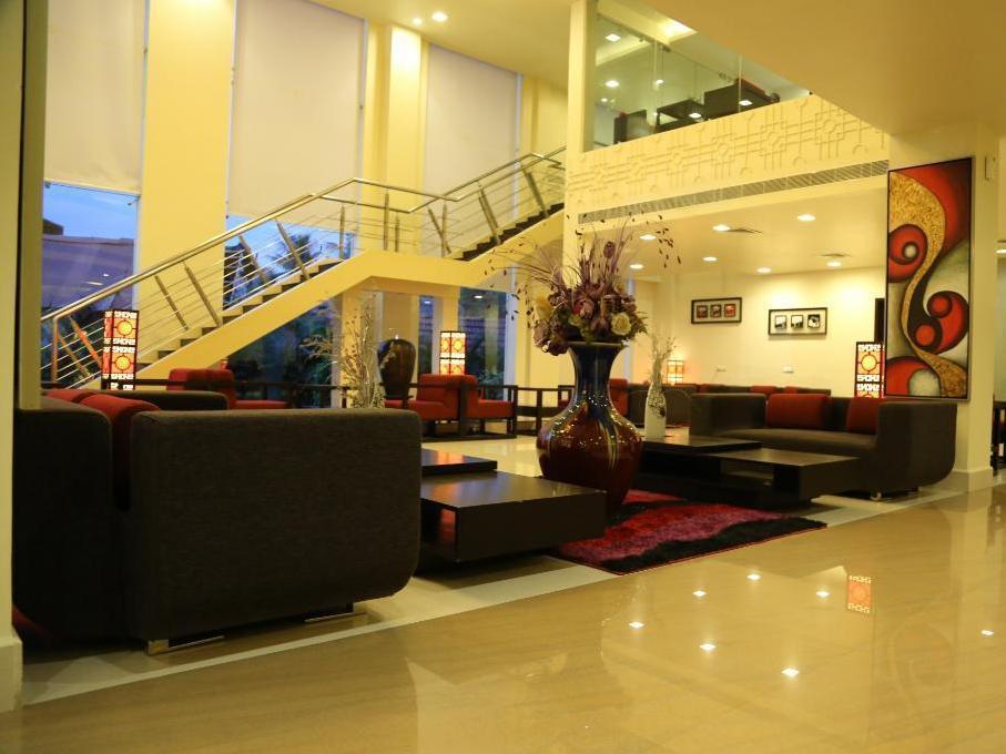 Hotel Sara Regency Kumbakonam Esterno foto