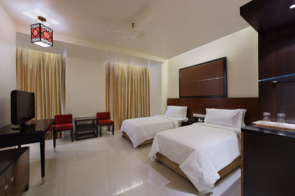 Hotel Sara Regency Kumbakonam Esterno foto