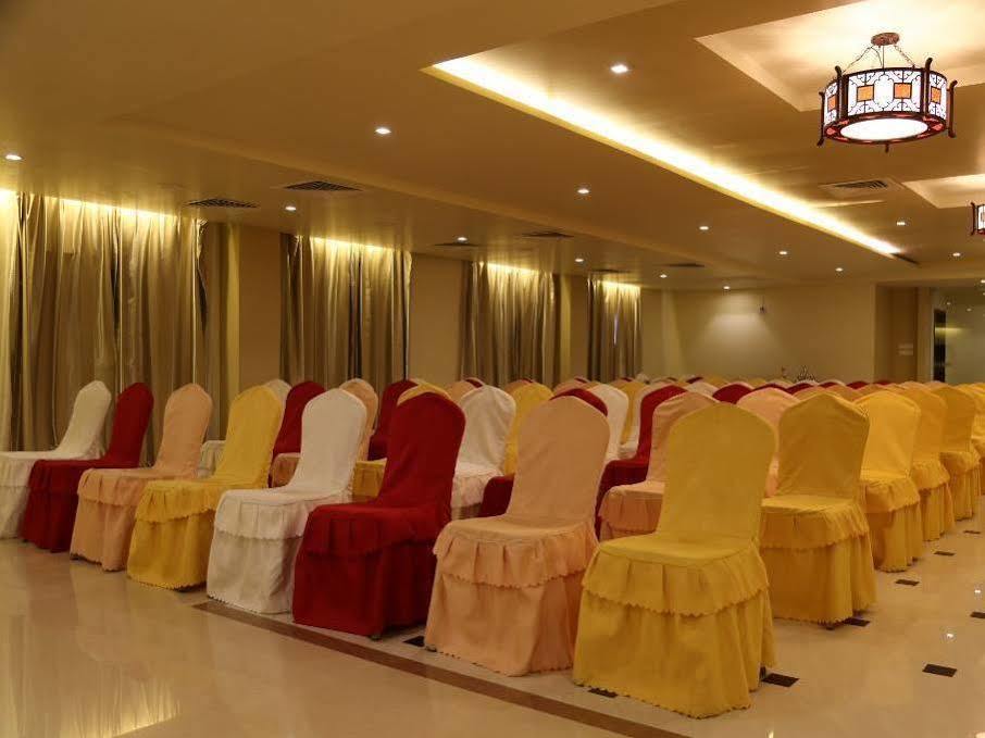 Hotel Sara Regency Kumbakonam Esterno foto
